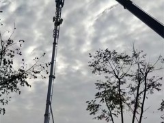租赁小型吊车进行装修施工需要注意哪些场地要求？